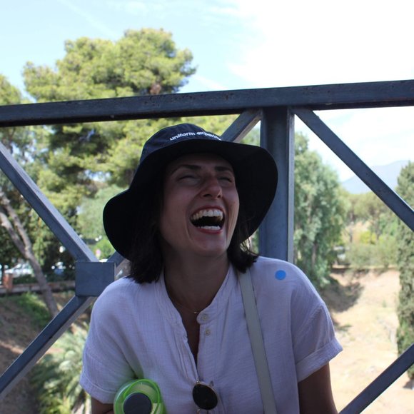 Meet your Posher, Olive - Picture 1 of 2